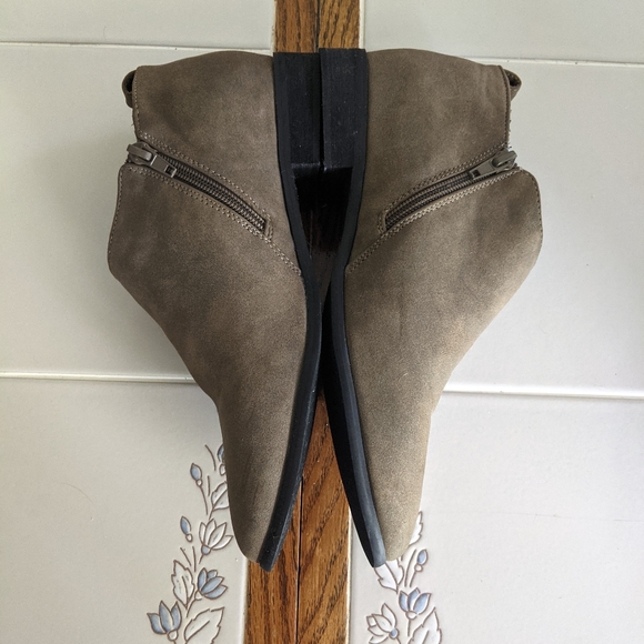 Restricted ankle booties - Picture 2 of 5